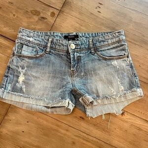 𝅺FOREVER 21 Distressed Denim Shorts